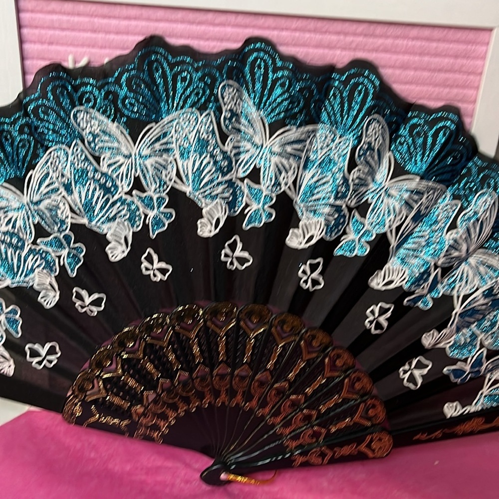 Beautiful 18” Butterflies Fans! - Picture 5 of 7